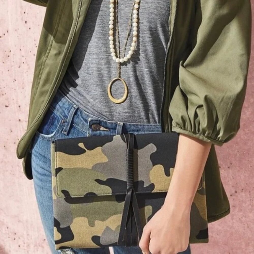 Camo & Floral Bellamy Stella & Dot Clutch Pouch Travel Envelope Bag 12”x8.5”